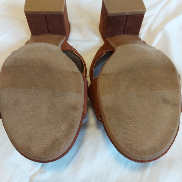 🌱 American Eagle Heeled Sandal - Picture 4 of 5